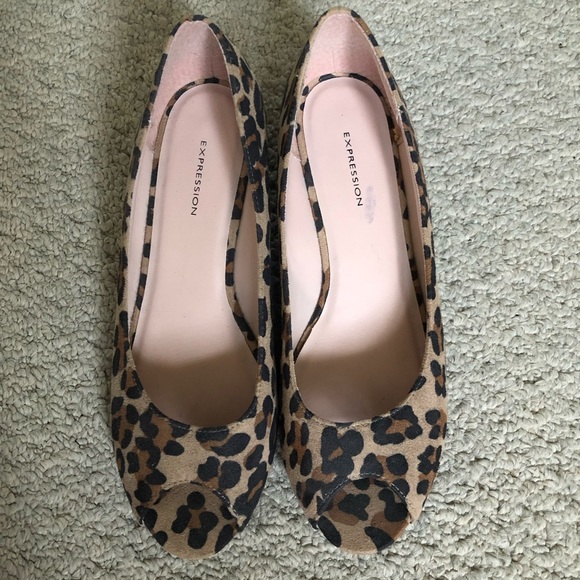 🛍2/$15 Leopard Peep Toe Shoes Wedge Heel Sz 8.5 - Picture 1 of 6
